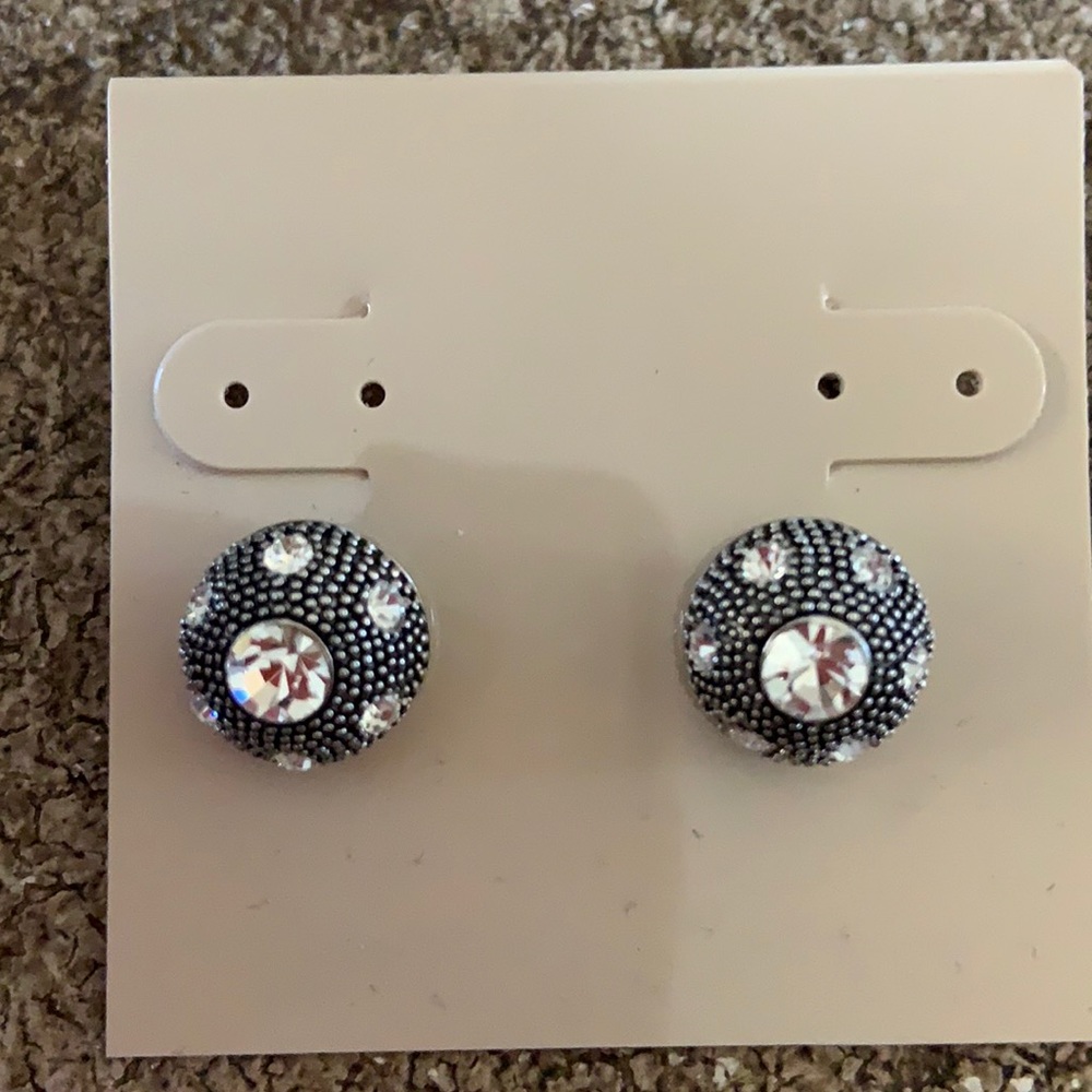 Black hematite earring w/Diamond like rounds